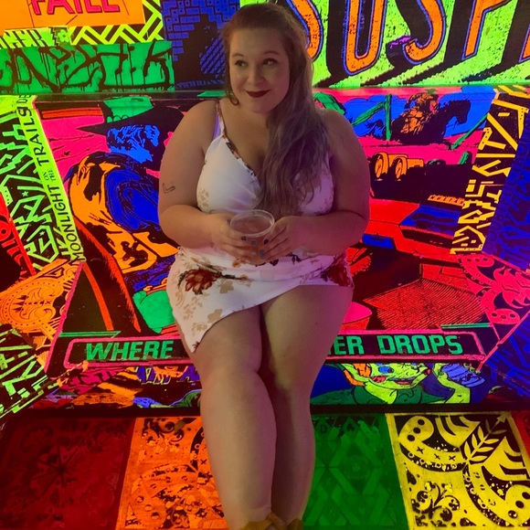 MEET YOUR POSHER, Emily W. 🎀 - Picture 1 of 8